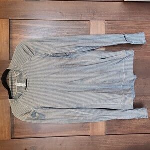 Lululemon size 10 long sleeve